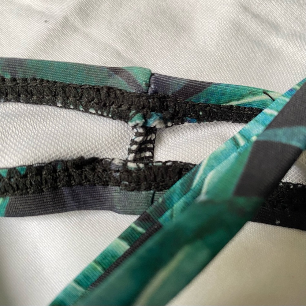 Tropical Leaf Print Ladder Front Bikini Top - Picture 8 of 12